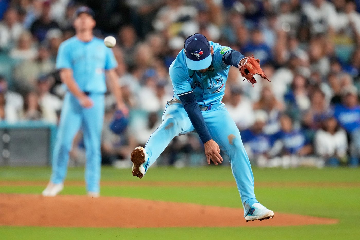 Photo Gallery: Blue Jays beat Dodgers 6-2 in Game 4 to tie Series | iNFOnews.ca