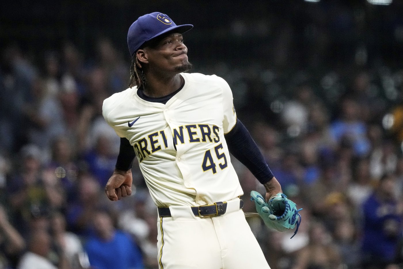 Yelich gets his 100th RBI as Brewers beat Angels 5-2 to complete sweep | iNFOnews.ca