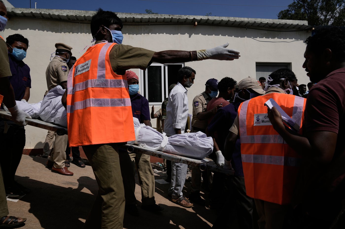 Truck rams into bus in southern India, killing at least 20 people | iNFOnews.ca