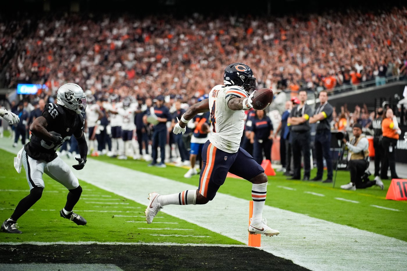 Josh Blackwell blocks field goal to preserve Bears' rally for 25-24 win over Raiders | iNFOnews.ca Josh Blackwell blocks field goal to preserve Bears' rally for 25-24 win over Raiders | iNFOnews.ca