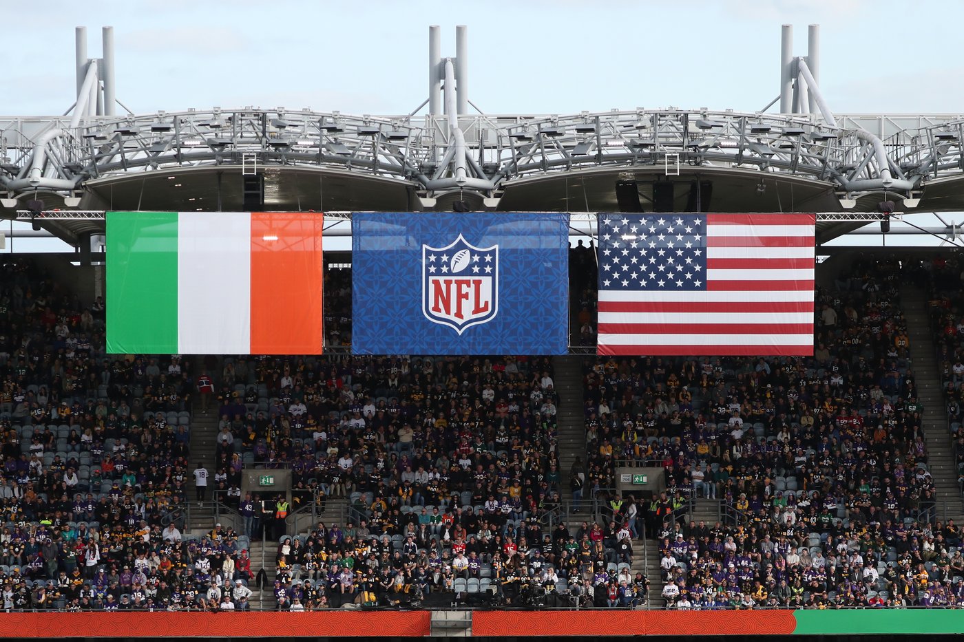 Steelers backup quarterback Skylar Thompson robbed in Dublin, report says | iNFOnews.ca