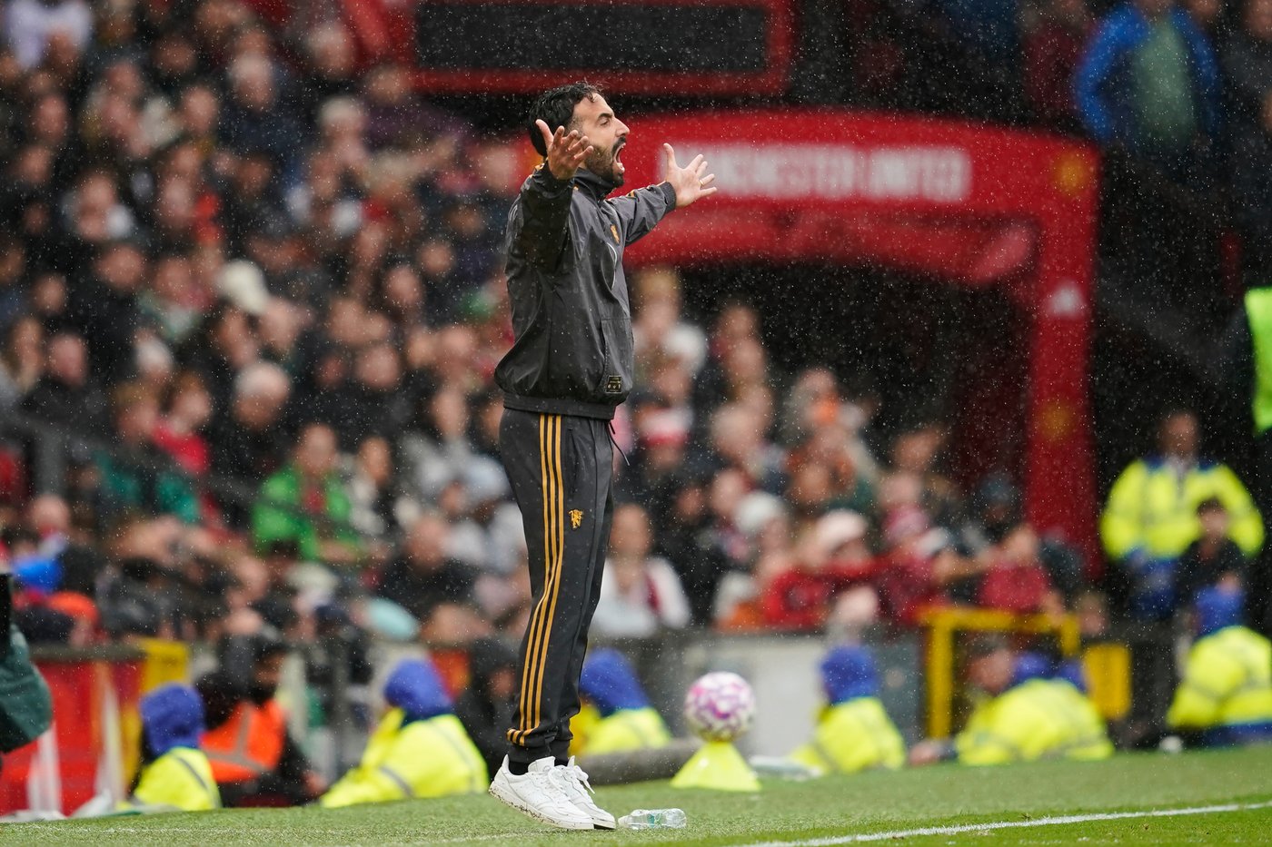 Man United wins and Arsenal moves to the top of the Premier League | iNFOnews.ca