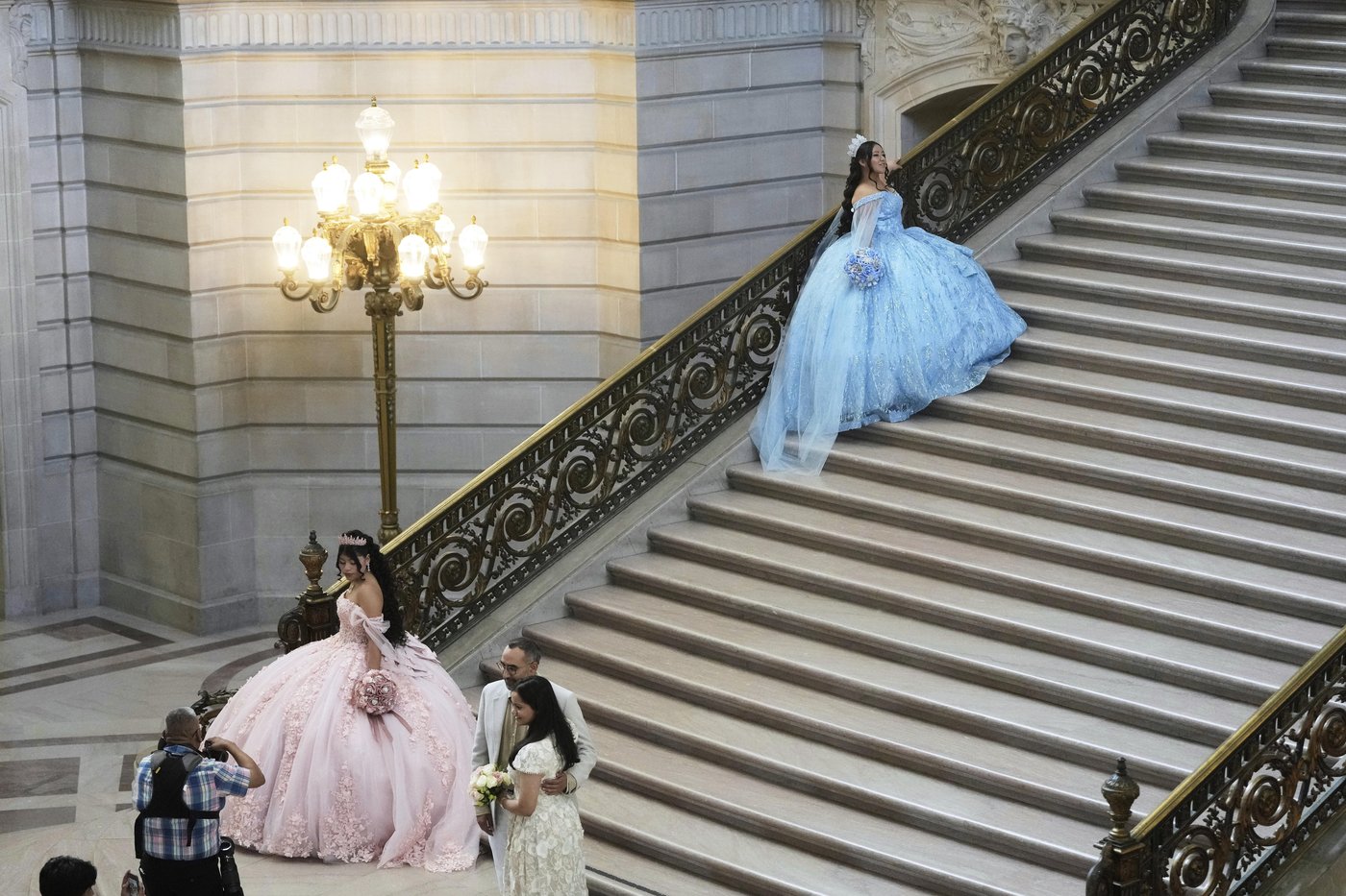 San Francisco's City Hall becomes a dream destination for quinceañera photos | iNFOnews.ca