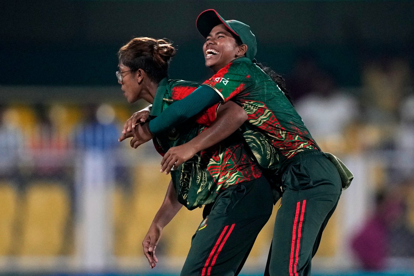 Heather Knight anchors England to close-fought victory over Bangladesh at Women’s Cricket World Cup | iNFOnews.ca