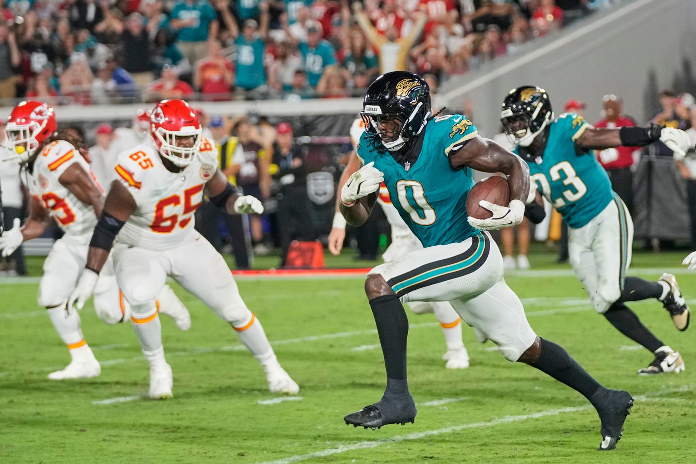 Trevor Lawrence's wild run lifts the Jaguars to a 31-28 win over Patrick Mahomes and the Chiefs | iNFOnews.ca