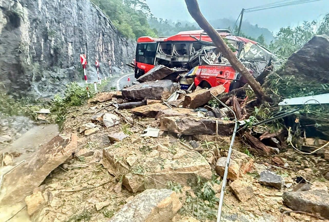 Heavy rain triggers landslides and floods in central Vietnam, killing 7 | iNFOnews.ca Heavy rain triggers landslides and floods in central Vietnam, killing 7 | iNFOnews.ca