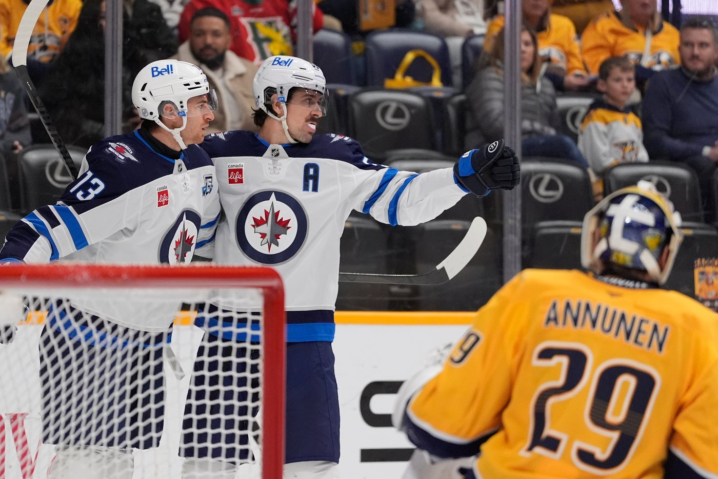 Nino Niederreiter scores twice in the Jets' 5-2 victory over the Predators | iNFOnews.ca