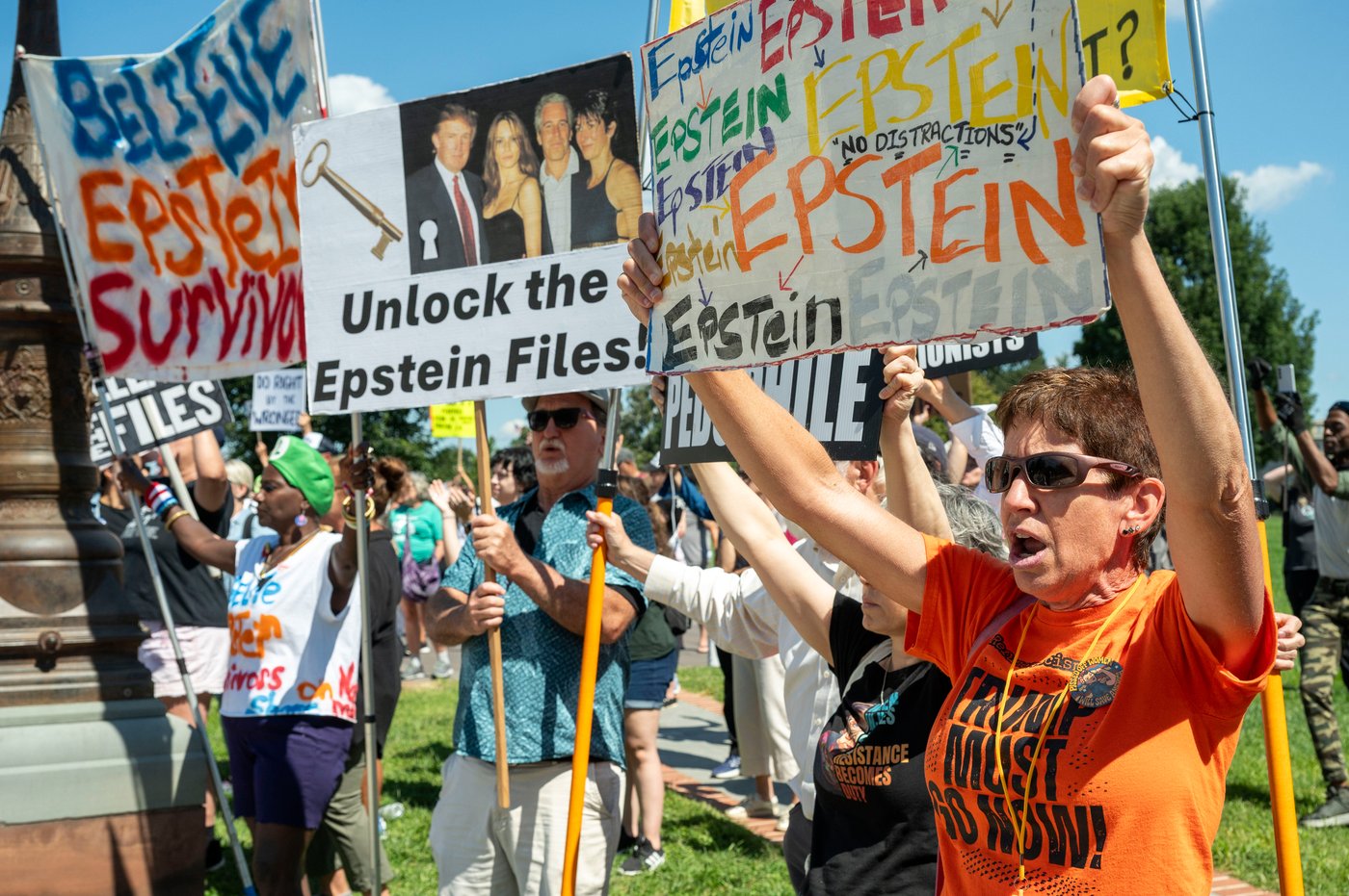 Who else appears to be in the Jeffrey Epstein 50th birthday book? | iNFOnews.ca Who else appears to be in the Jeffrey Epstein 50th birthday book? | iNFOnews.ca