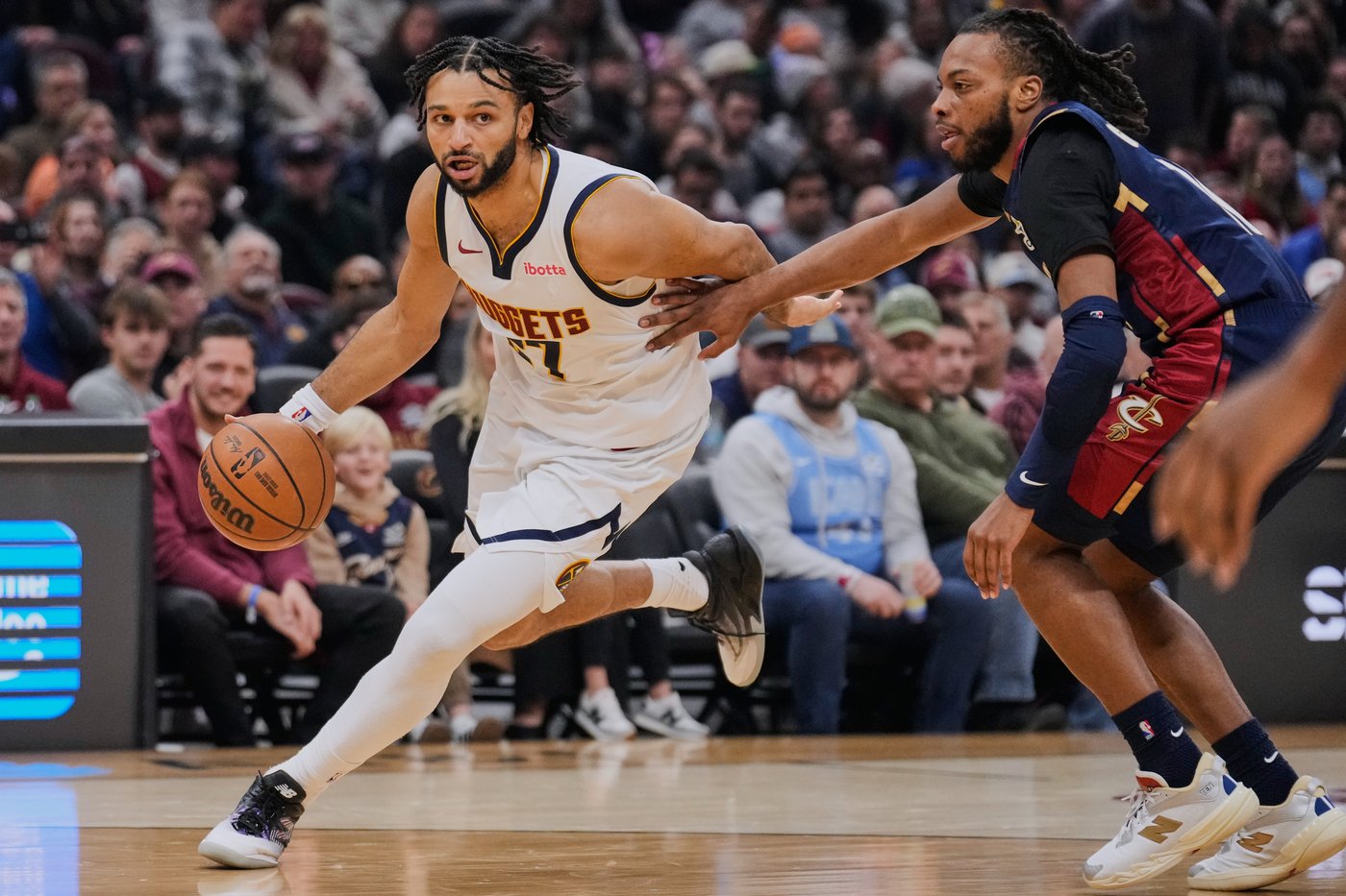 Donovan Mitchell scores 33 points, Cavaliers outlast short-handed Nuggets 113-108 | iNFOnews.ca