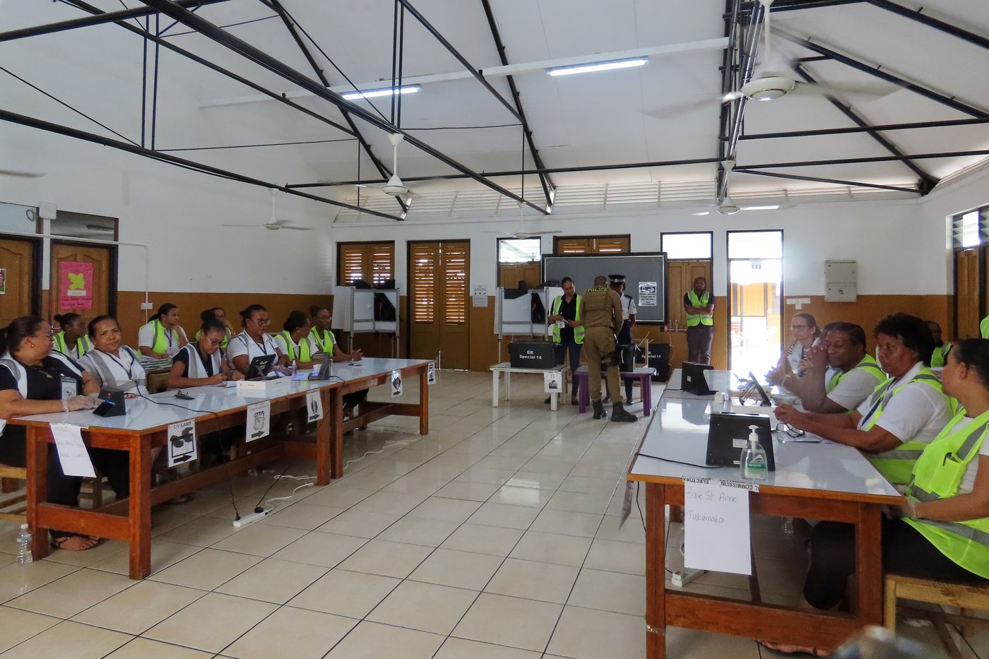 Seychelles holds early voting as many in the nation worry about a drug crisis and environment | iNFOnews.ca