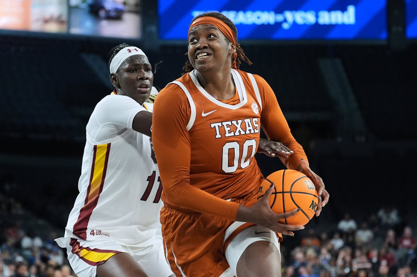 Harmon's last-second basket lifts No. 4 Texas women over No. 2 South Carolina for Players Era title | iNFOnews.ca