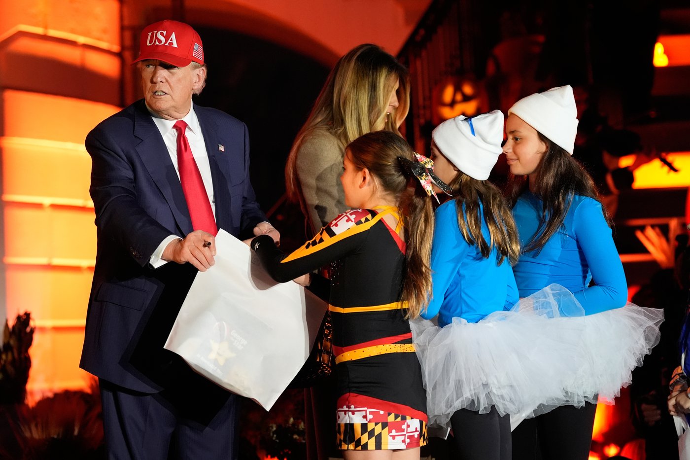 Trump hosts White House Halloween bash with superheroes and presidential lookalikes amid shutdown | iNFOnews.ca