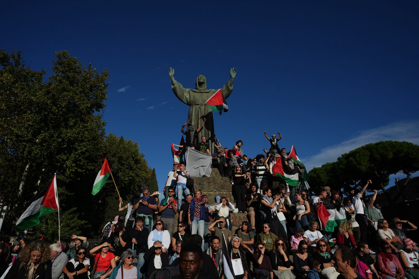 Tens of thousands march in Barcelona and Rome to protest Israel's campaign in Gaza | iNFOnews.ca