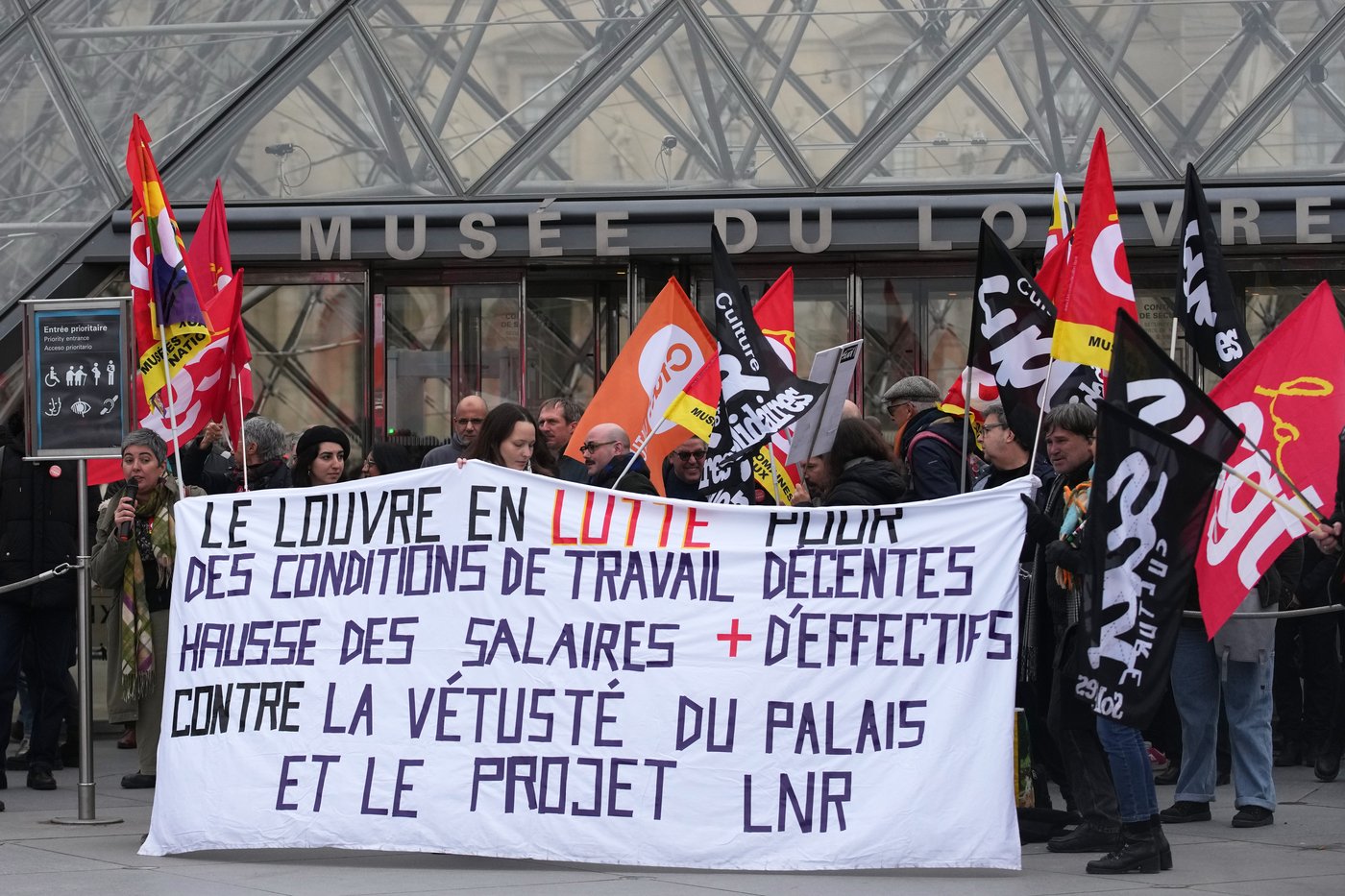 Louvre workers vote to extend a strike as the museum partially reopens | iNFOnews.ca Louvre workers vote to extend a strike as the museum partially reopens | iNFOnews.ca
