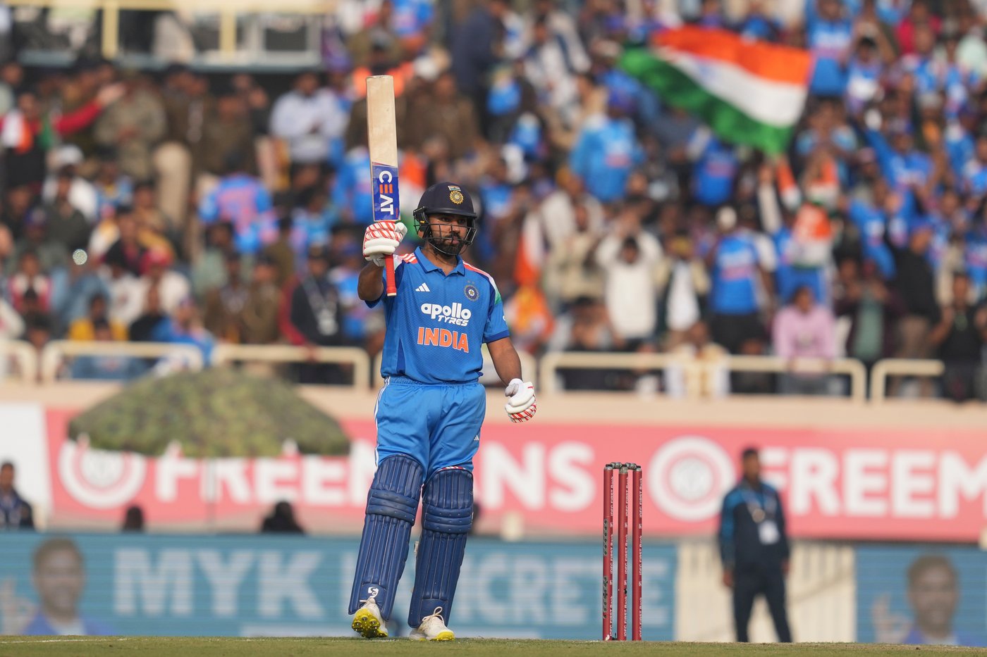 Brilliant Kohli hits 52nd ODI century and India beats South Africa by 17 runs | iNFOnews.ca