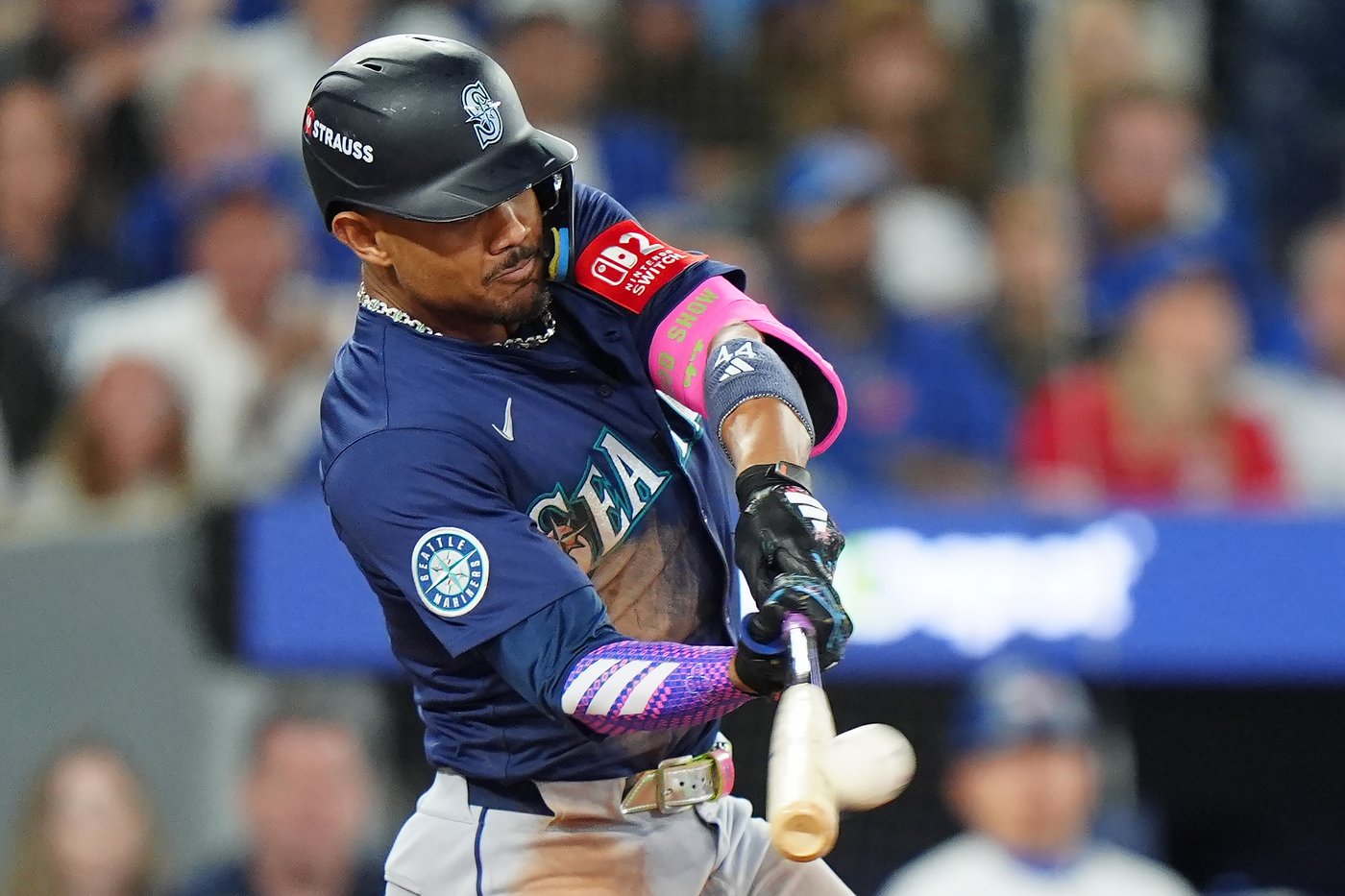 Photo Gallery: Blue Jays advance to World Series with 4-3 win over the Mariners | iNFOnews.ca