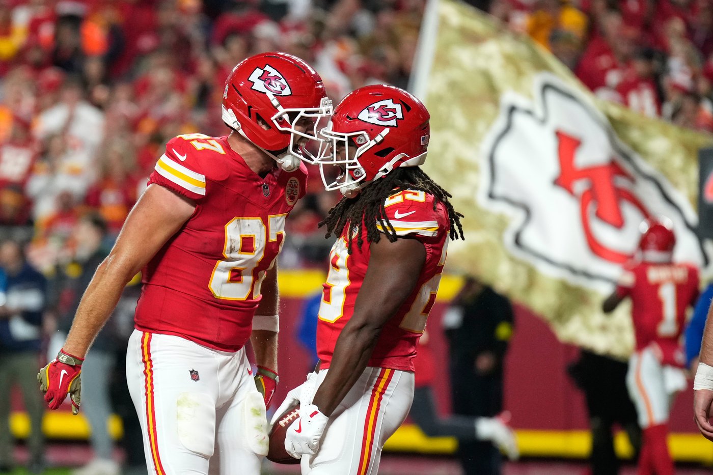 Mahomes, Hunt lead Chiefs to dominant 28-7 win over Commanders, their 9th straight in the series | iNFOnews.ca Mahomes, Hunt lead Chiefs to dominant 28-7 win over Commanders, their 9th straight in the series | iNFOnews.ca