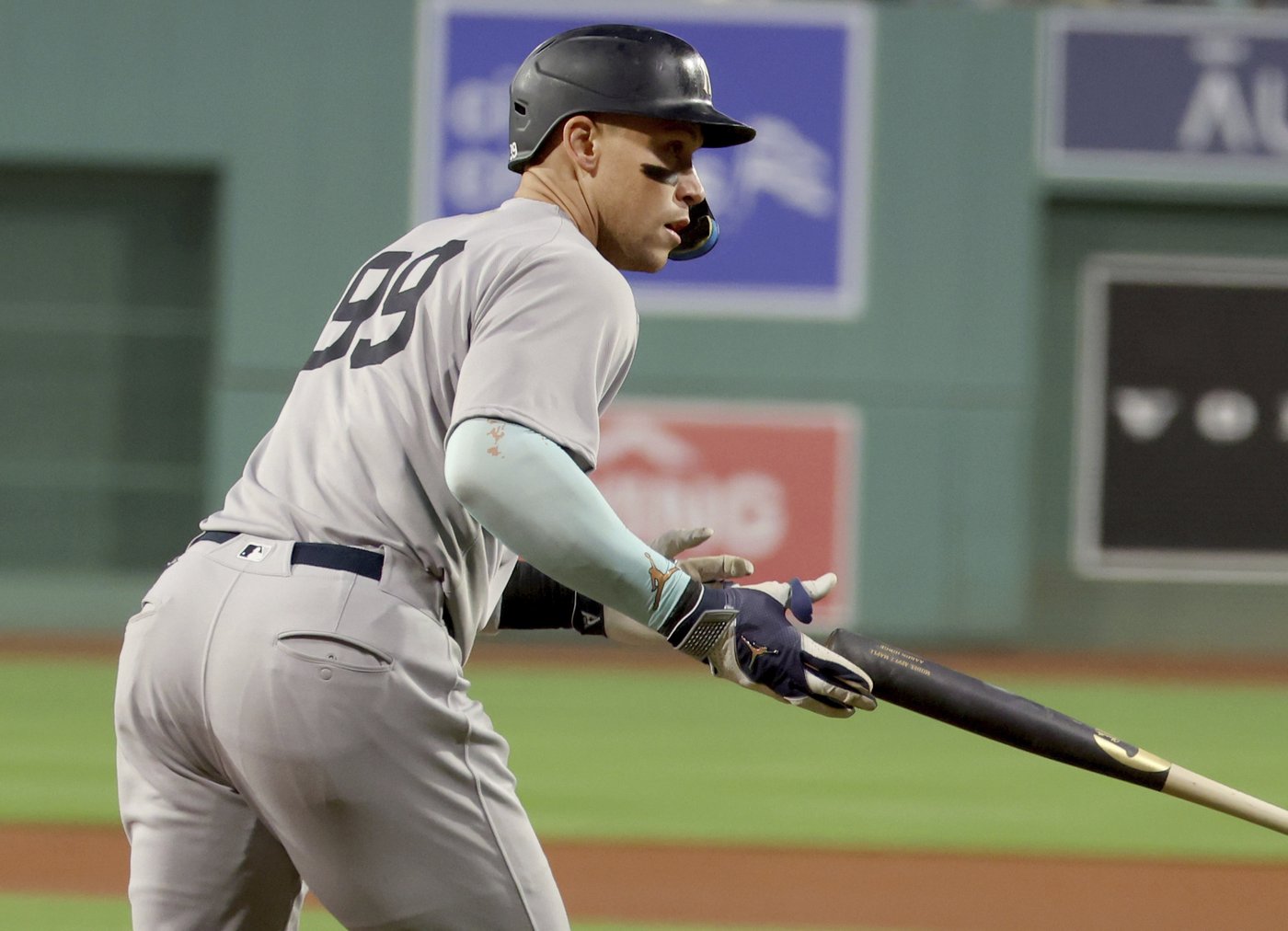 Judge passes DiMaggio, Gil pitches 6 no-hit innings as Yankees beat Red Sox 4-1 | iNFOnews.ca Judge passes DiMaggio, Gil pitches 6 no-hit innings as Yankees beat Red Sox 4-1 | iNFOnews.ca
