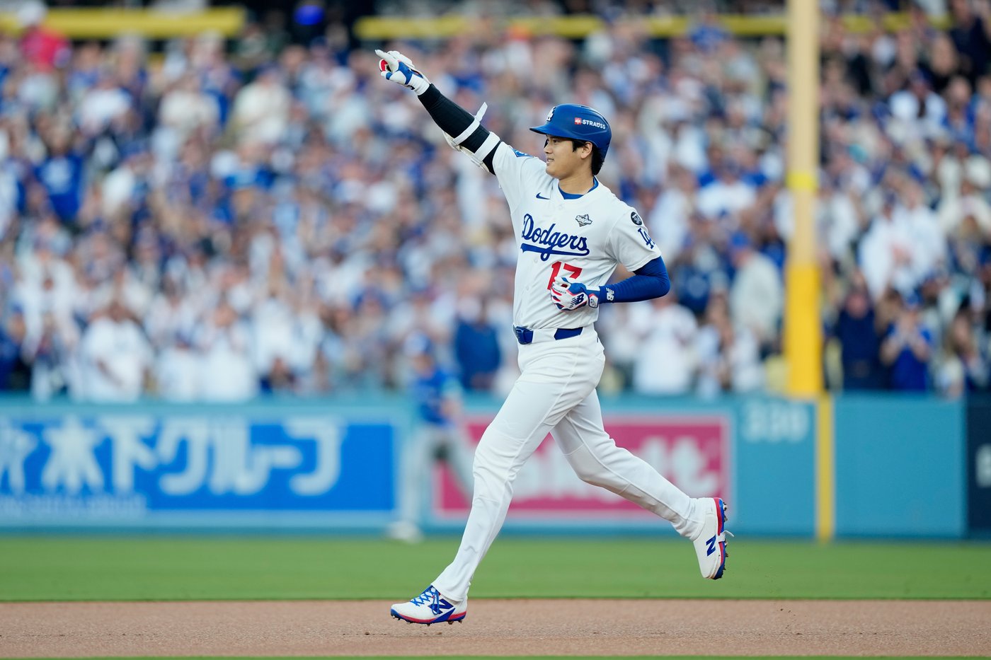 Another big Sho: Ohtani hits 2 homers, ties record with 4 extra-base hits in World Series Game 3 | iNFOnews.ca Another big Sho: Ohtani hits 2 homers, ties record with 4 extra-base hits in World Series Game 3 | iNFOnews.ca