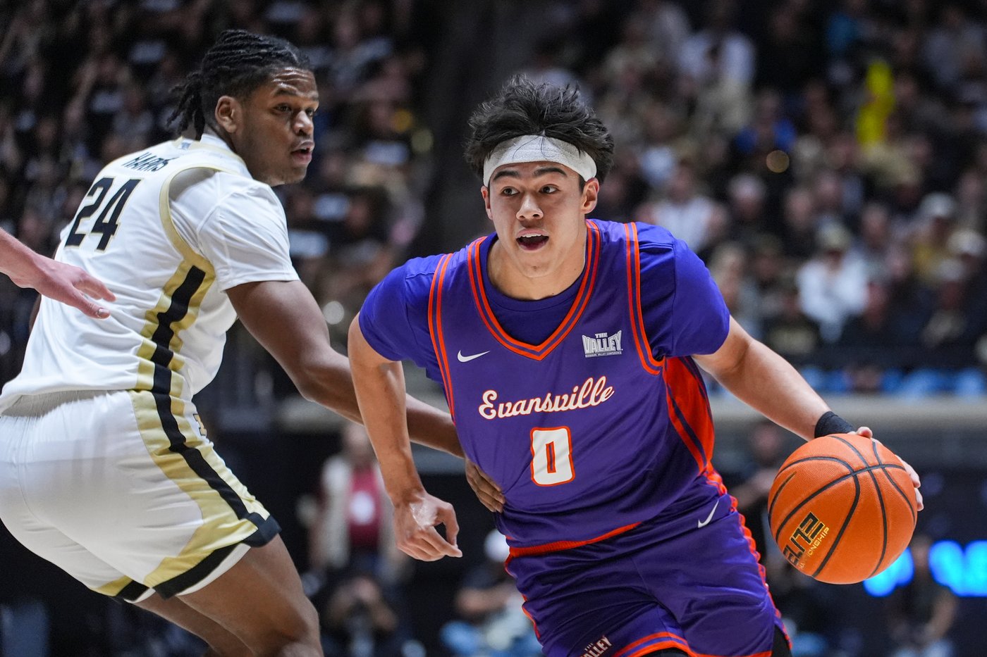 Fletcher Loyer and Braden Smith team up to lead No. 1 Purdue to 82-51 rout of Evansville in opener | iNFOnews.ca Fletcher Loyer and Braden Smith team up to lead No. 1 Purdue to 82-51 rout of Evansville in opener | iNFOnews.ca