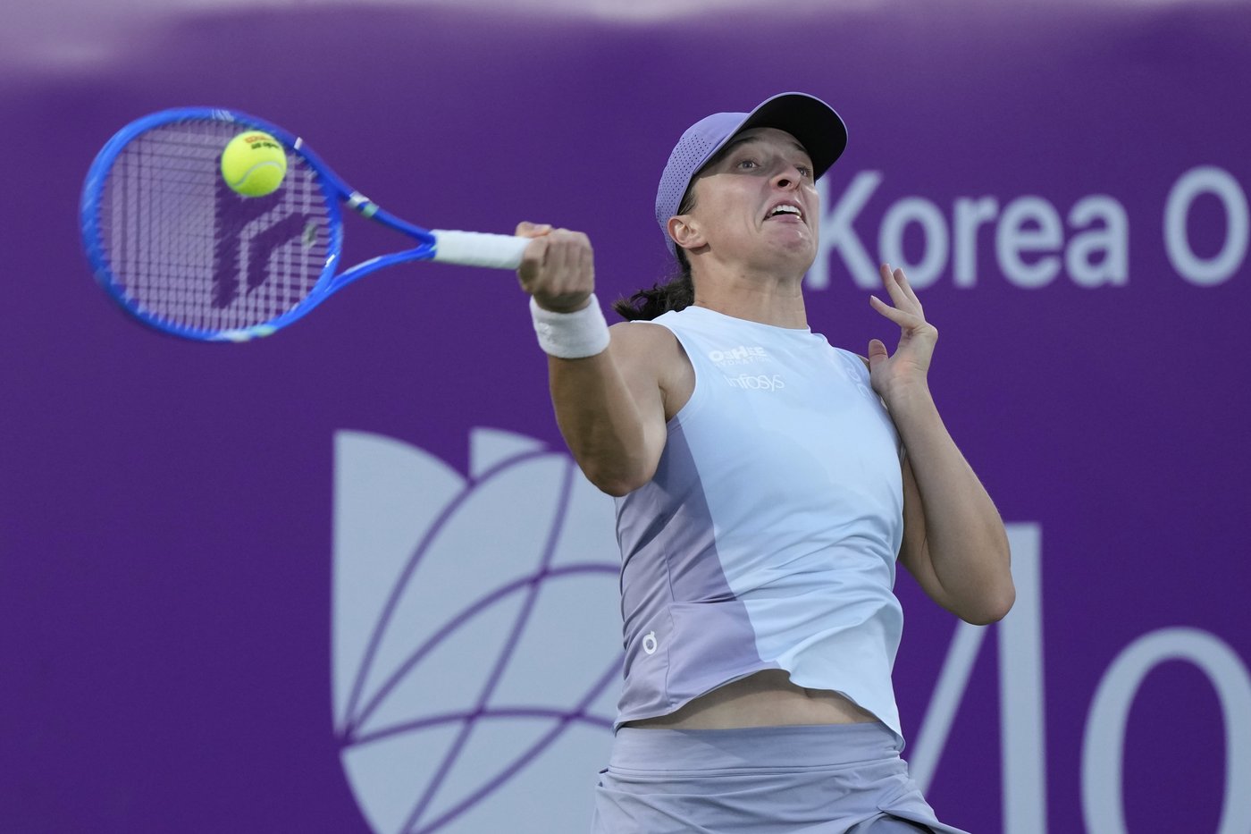 Świątek overcomes serving errors to win Korea Open title against Alexandrova | iNFOnews.ca