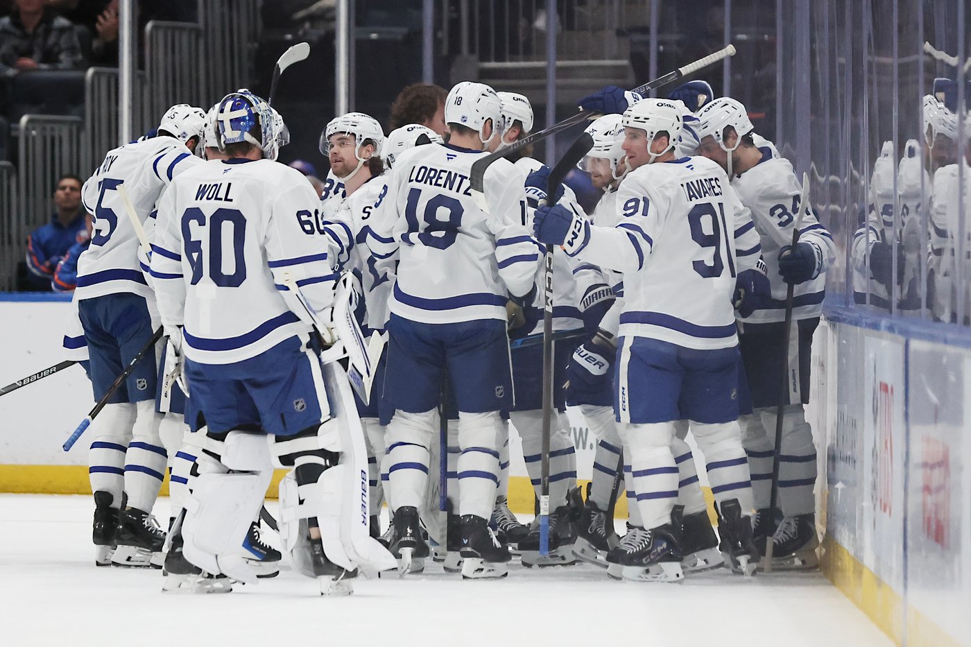 Matthews passes Mats Sundin to set Maple Leafs' record with 421st goal | iNFOnews.ca