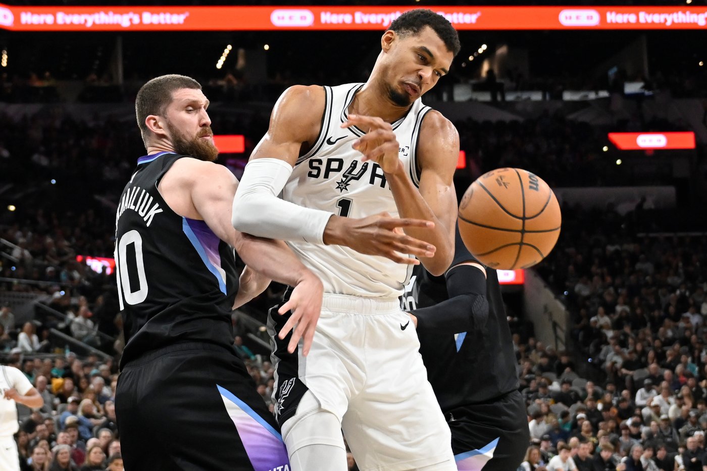 Markkanen, George power Jazz to 127-114 victory, ending Spurs win streak at 8 games | iNFOnews.ca