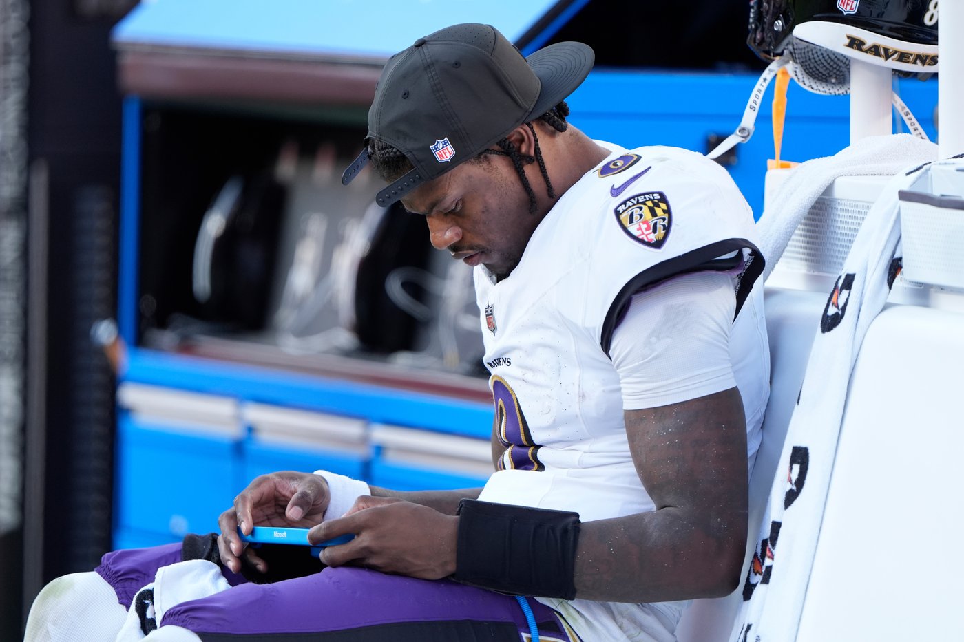 Lamar Jackson strains hamstring and Ravens lose 4 other starters to injuries in loss to Chiefs | iNFOnews.ca
