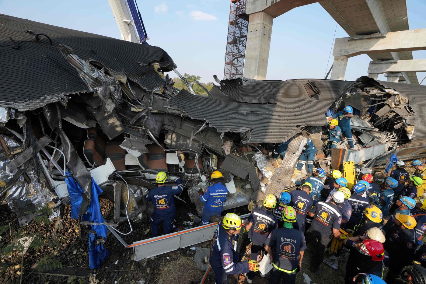 Photos show rescue work after train derailment in Thailand | iNFOnews.ca