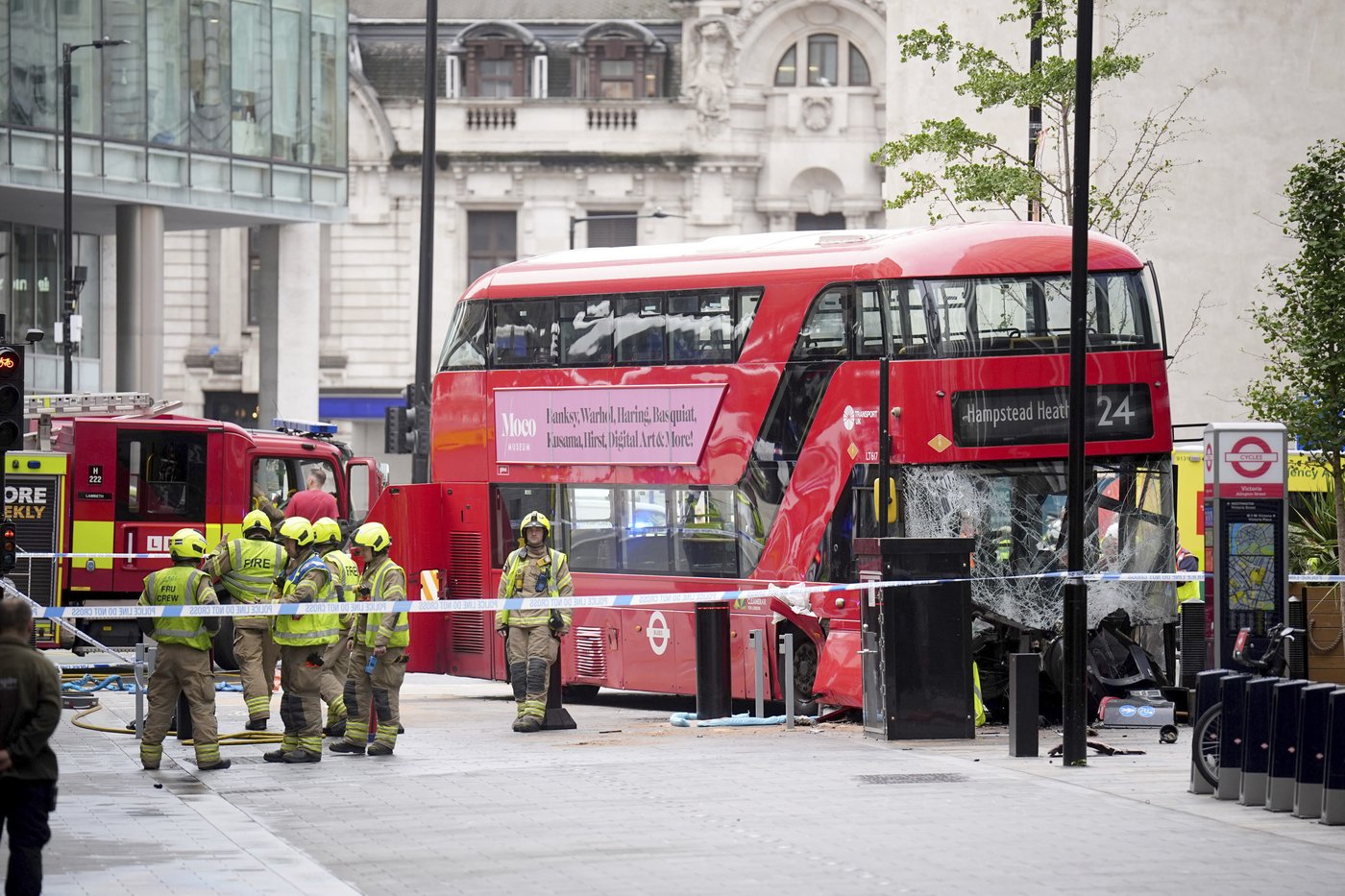 15 people hospitalized after double-decker bus crashes outside London's Victoria Station | iNFOnews.ca 15 people hospitalized after double-decker bus crashes outside London's Victoria Station | iNFOnews.ca