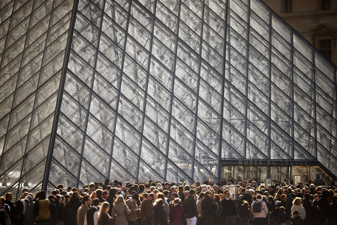 A timeline of the jewel heist at the Louvre in Paris | iNFOnews.ca A timeline of the jewel heist at the Louvre in Paris | iNFOnews.ca
