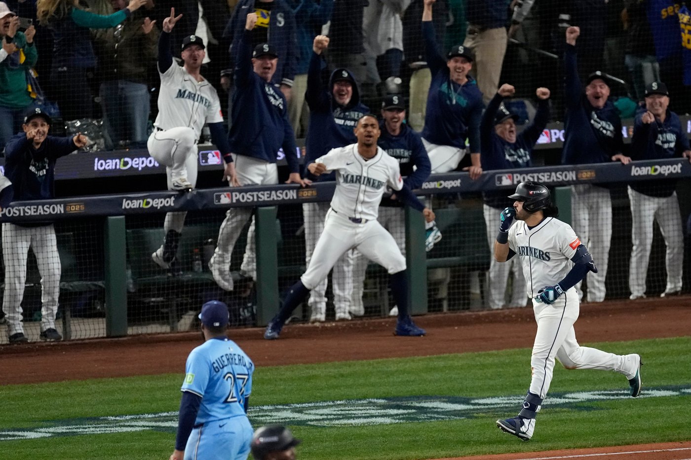 Mariners a win from World Series, beat Blue Jays 6-2 behind Suárez's grand slam | iNFOnews.ca Mariners a win from World Series, beat Blue Jays 6-2 behind Suárez's grand slam | iNFOnews.ca