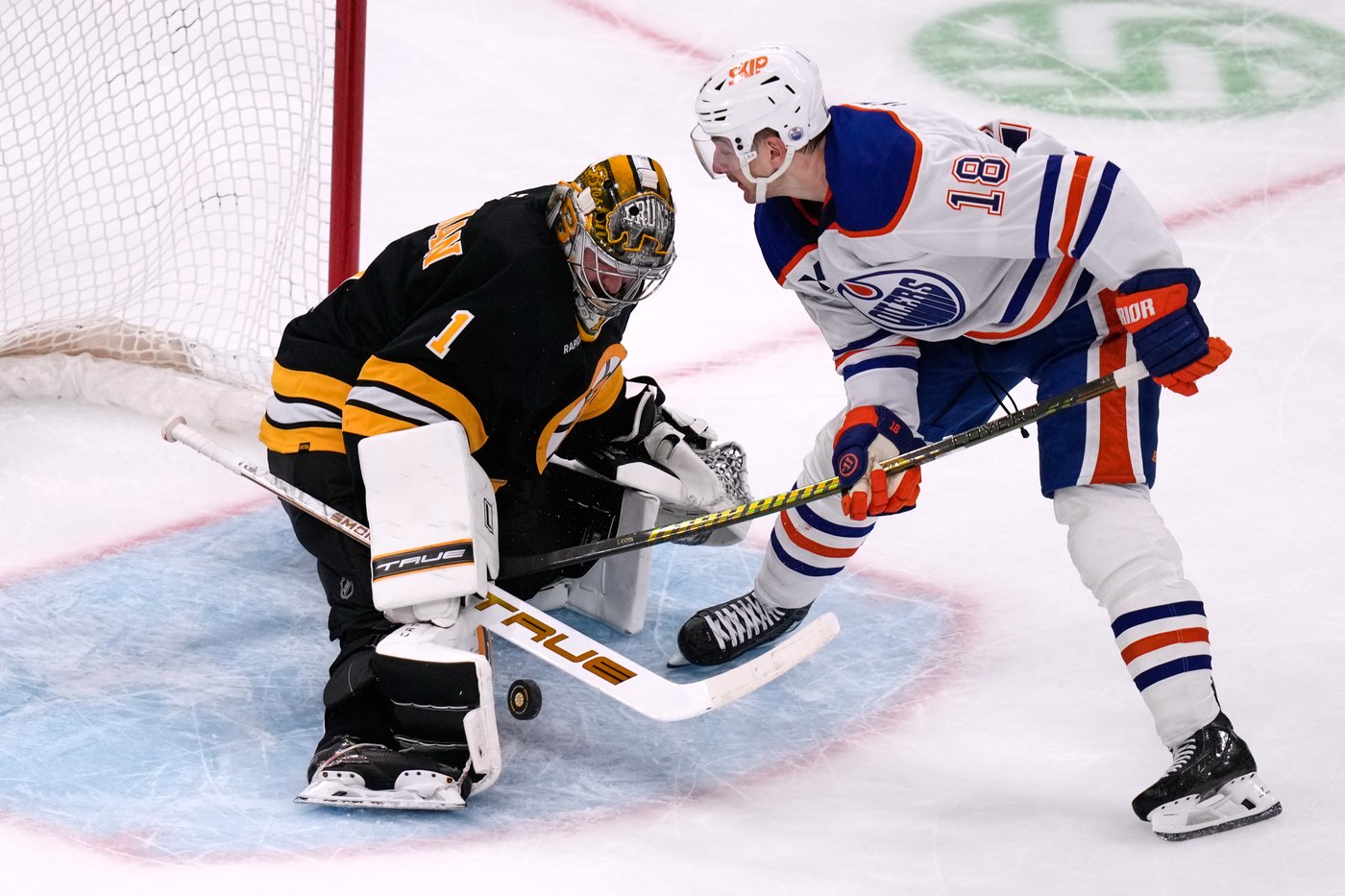 Connor McDavid scores short-handed, sets up power-play goal in Oilers' 3-1 win over Bruins | iNFOnews.ca