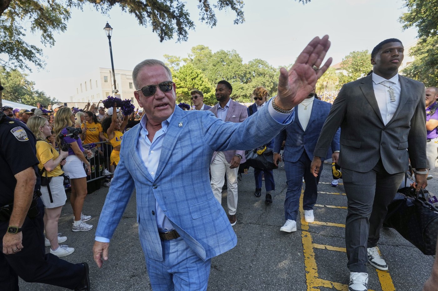 Brian Kelly combats scrutiny of No. 3 LSU's offense with a rant after a win over Florida | iNFOnews.ca