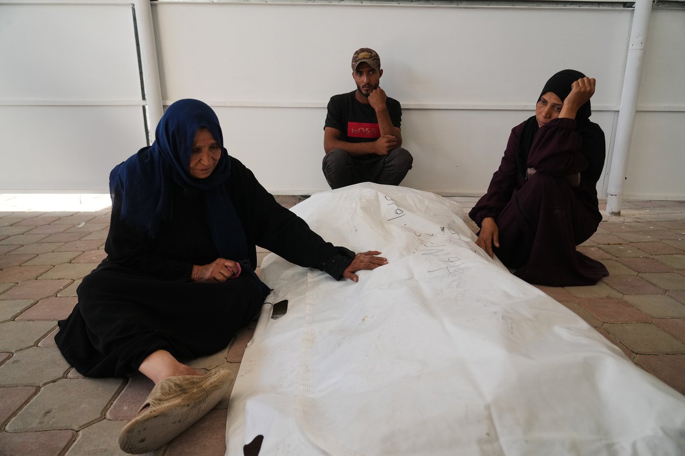 As Israel returns bodies, Palestinians face a grisly search through corpses for lost loved ones | iNFOnews.ca