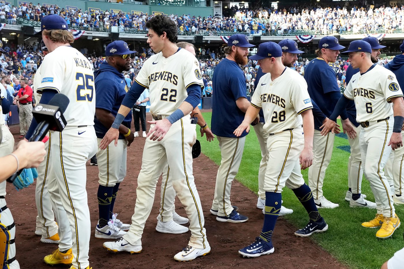 Fast start propels Brewers to 9-3 victory over Cubs in NLDS opener | iNFOnews.ca