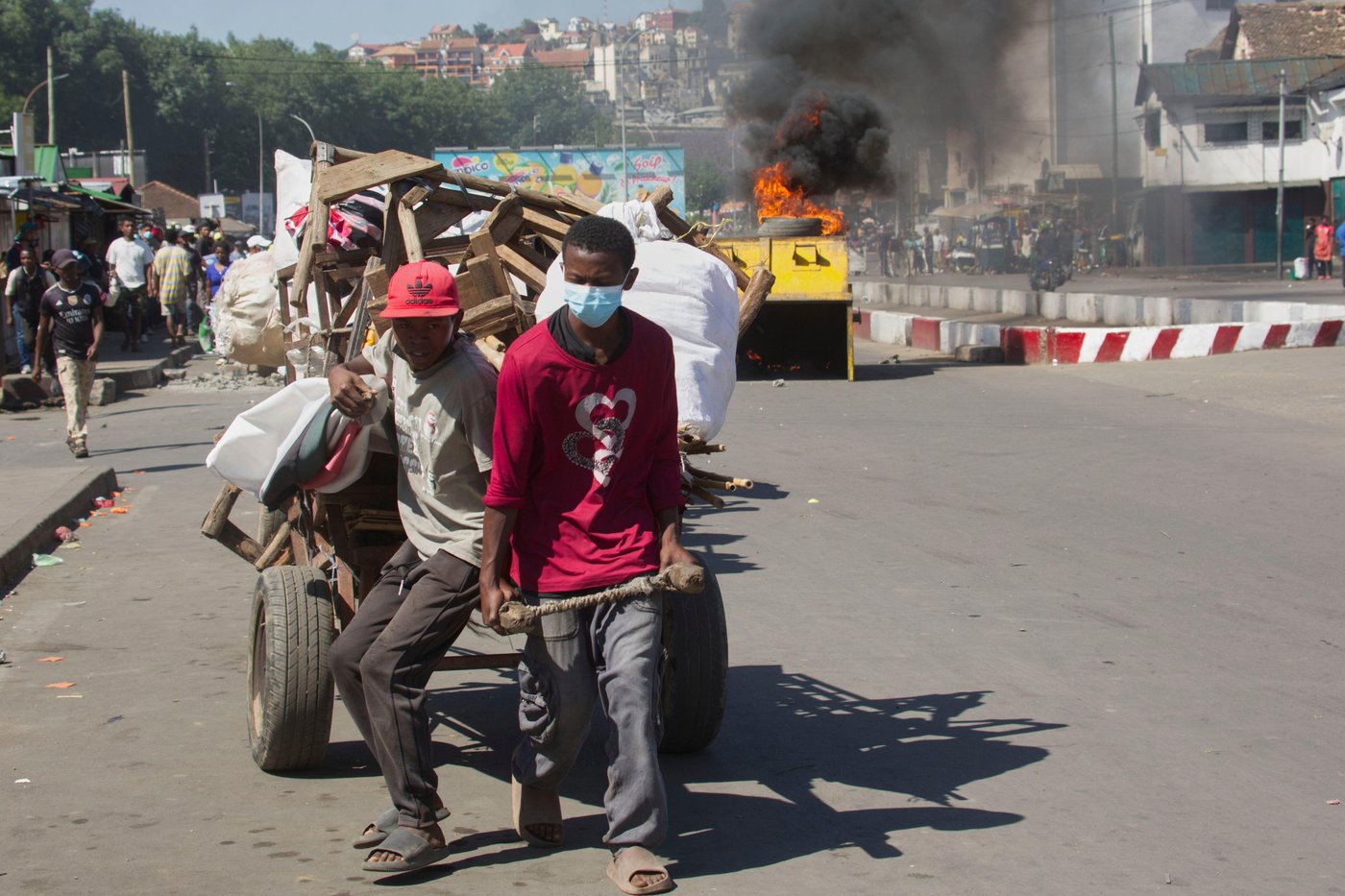 Madagascar's president says a coup is underway after soldiers joined anti-government demonstrations | iNFOnews.ca