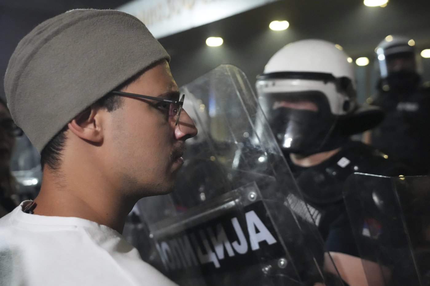 Tear gas fired at thousands of protesters in Serbia demanding free elections and justice | iNFOnews.ca
