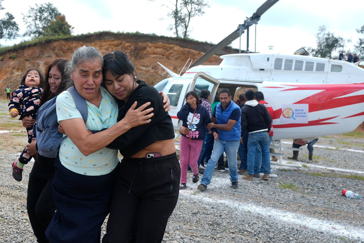 Landslides and flooding cut off 300 communities in Mexico with dozens dead and missing | iNFOnews.ca Landslides and flooding cut off 300 communities in Mexico with dozens dead and missing | iNFOnews.ca