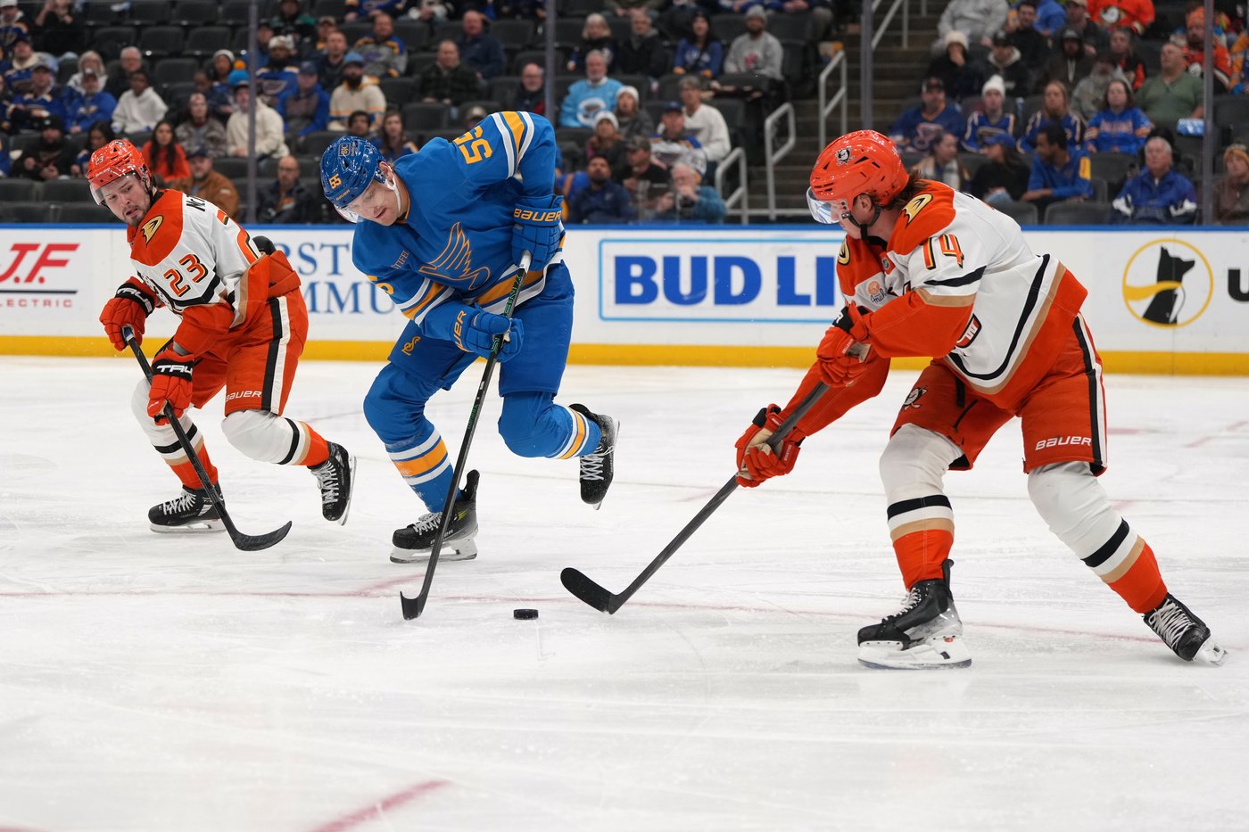 McTavish, Mintyukov score early to help Ducks beat Blues 4-1 | iNFOnews.ca McTavish, Mintyukov score early to help Ducks beat Blues 4-1 | iNFOnews.ca