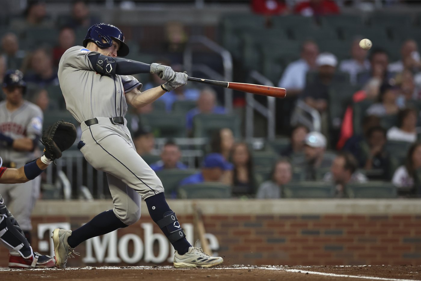 Zach Cole's stunning debut: Leaping catch, two-run homer spark Astros' 11-3 win | iNFOnews.ca
