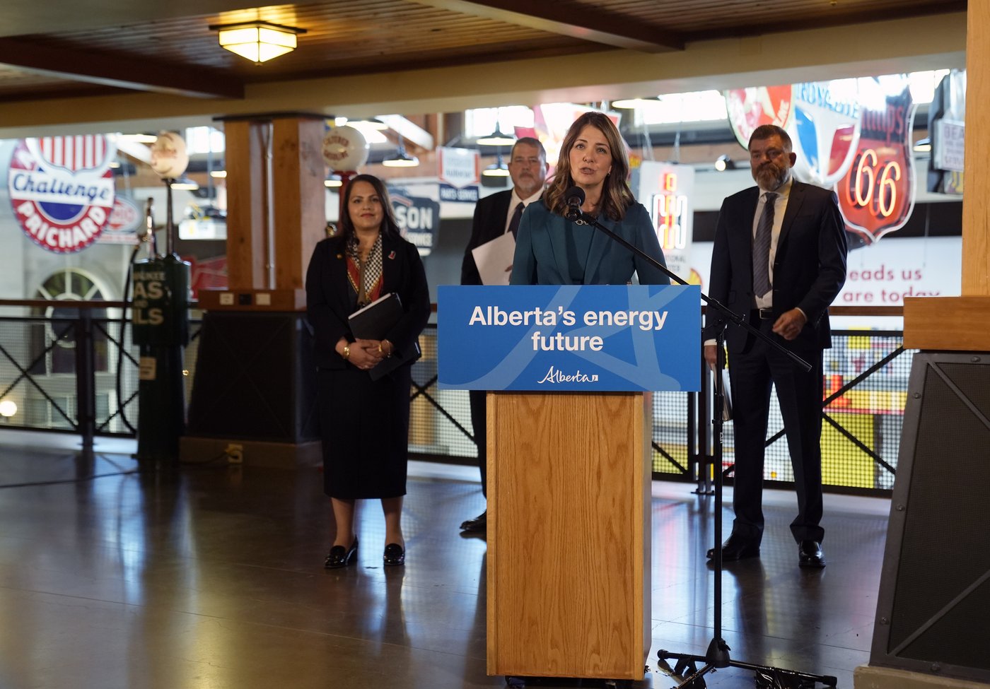 Alberta re-enters pipeline arena, plans to propose new oil pipeline to B.C. coast | iNFOnews.ca