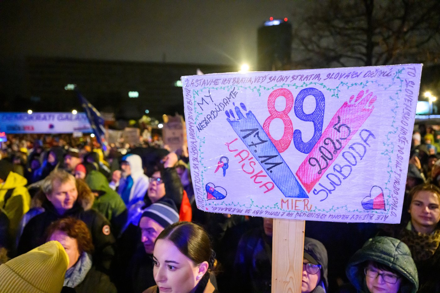 Slovaks protest populist leader Fico on anniversary of Velvet Revolution | iNFOnews.ca Slovaks protest populist leader Fico on anniversary of Velvet Revolution | iNFOnews.ca