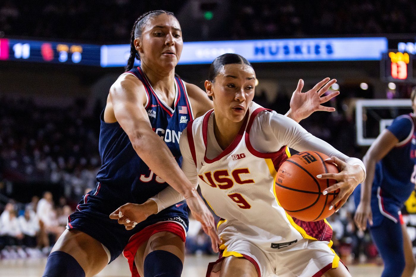 Azzi Fudd leads No. 1 UConn's 79-51 rout of 16th-ranked USC with JuJu Watkins looking on | iNFOnews.ca Azzi Fudd leads No. 1 UConn's 79-51 rout of 16th-ranked USC with JuJu Watkins looking on | iNFOnews.ca