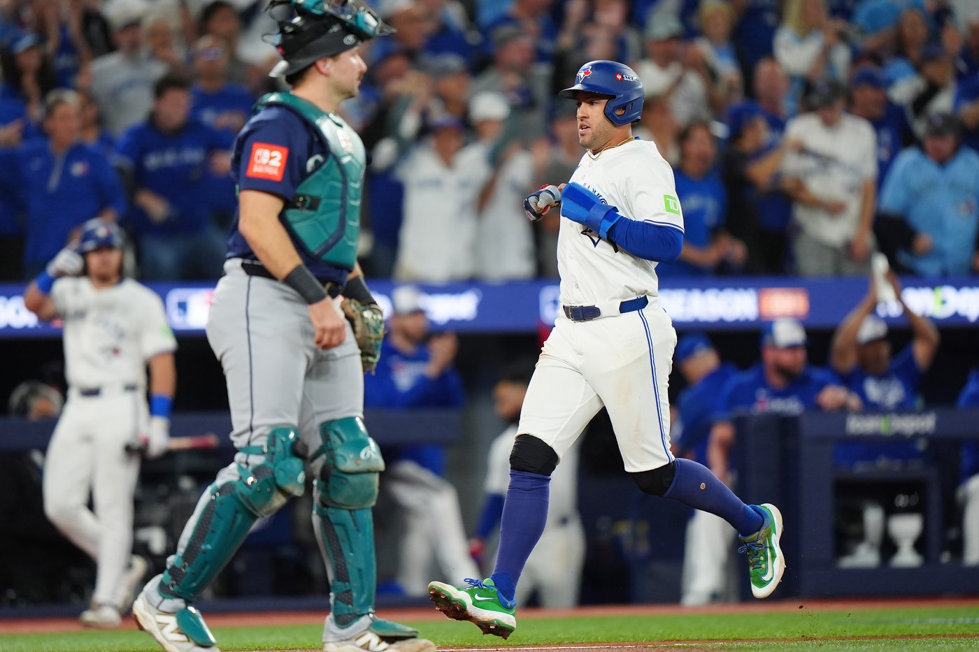 Photo Gallery: Blue Jays advance to World Series with 4-3 win over the Mariners | iNFOnews.ca