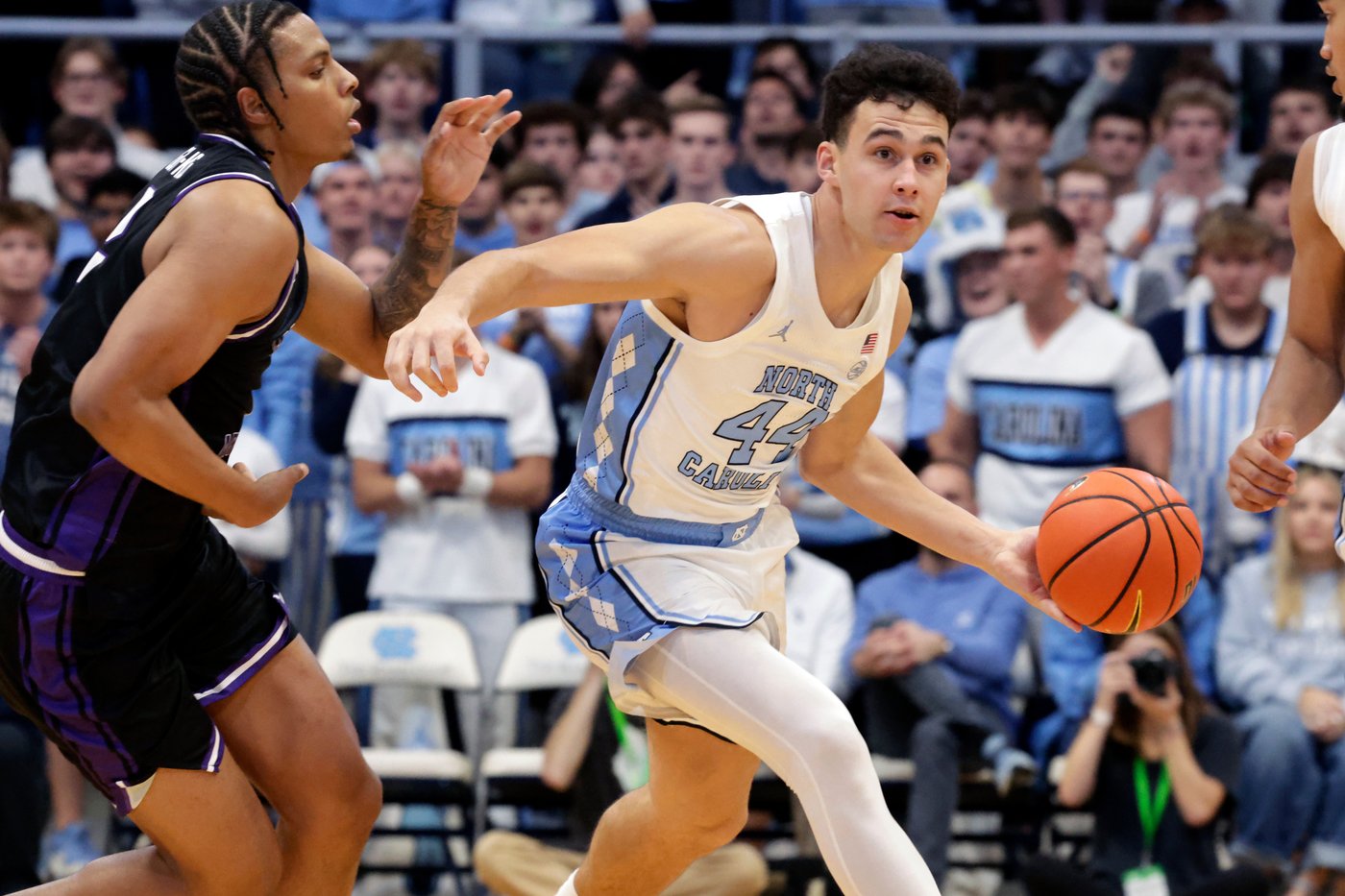 Newcomers Wilson and Bogavac power No. 25 North Carolina to a 94-54 rout of Central Arkansas | iNFOnews.ca Newcomers Wilson and Bogavac power No. 25 North Carolina to a 94-54 rout of Central Arkansas | iNFOnews.ca
