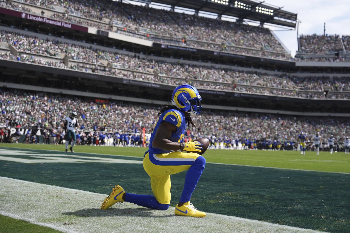 WR Davante Adams, RT Rob Havenstein sit out Rams' practice with what McVay says are minor injuries | iNFOnews.ca