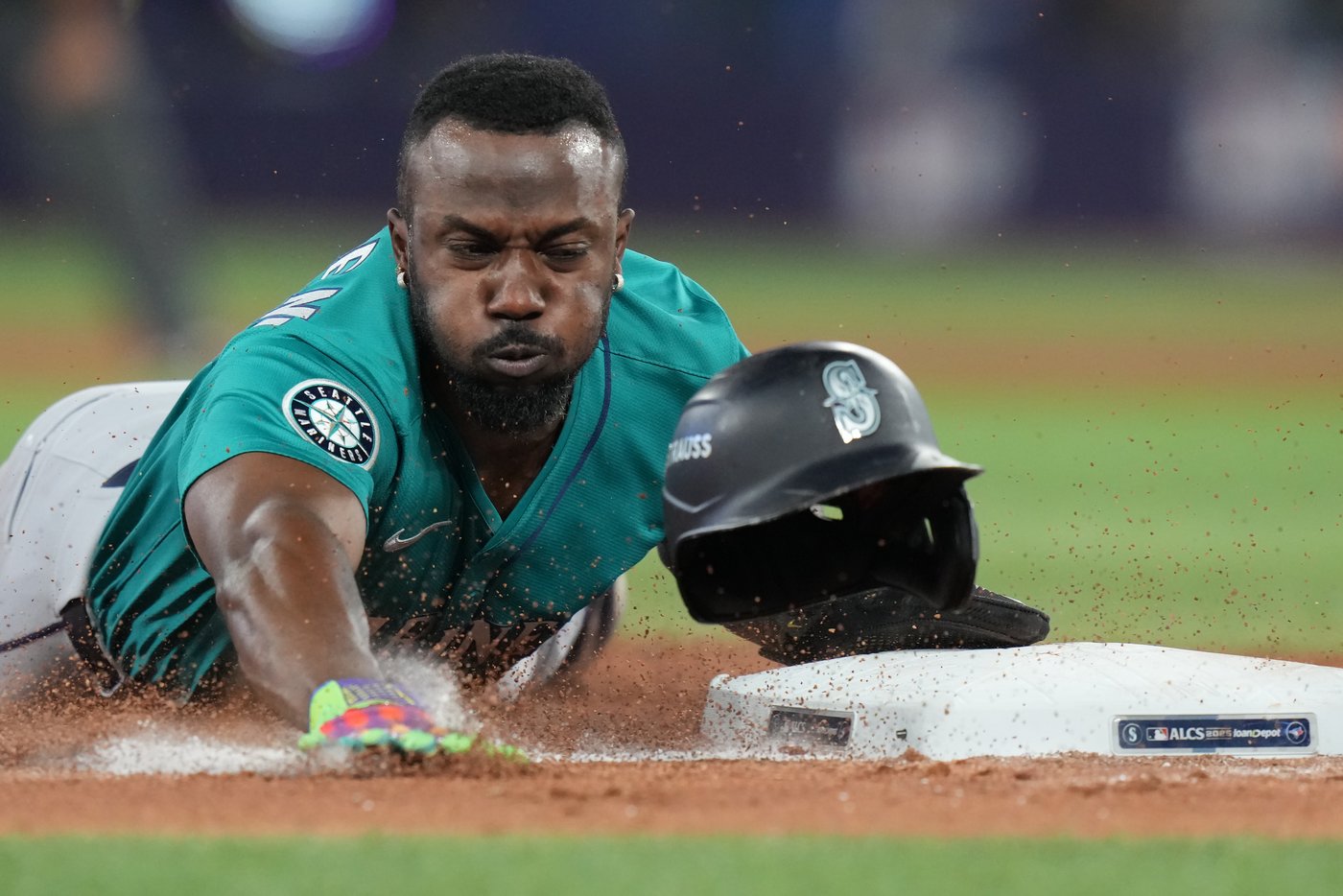 Photo Gallery: Mariners beat Blue Jays in Game 1 | iNFOnews.ca