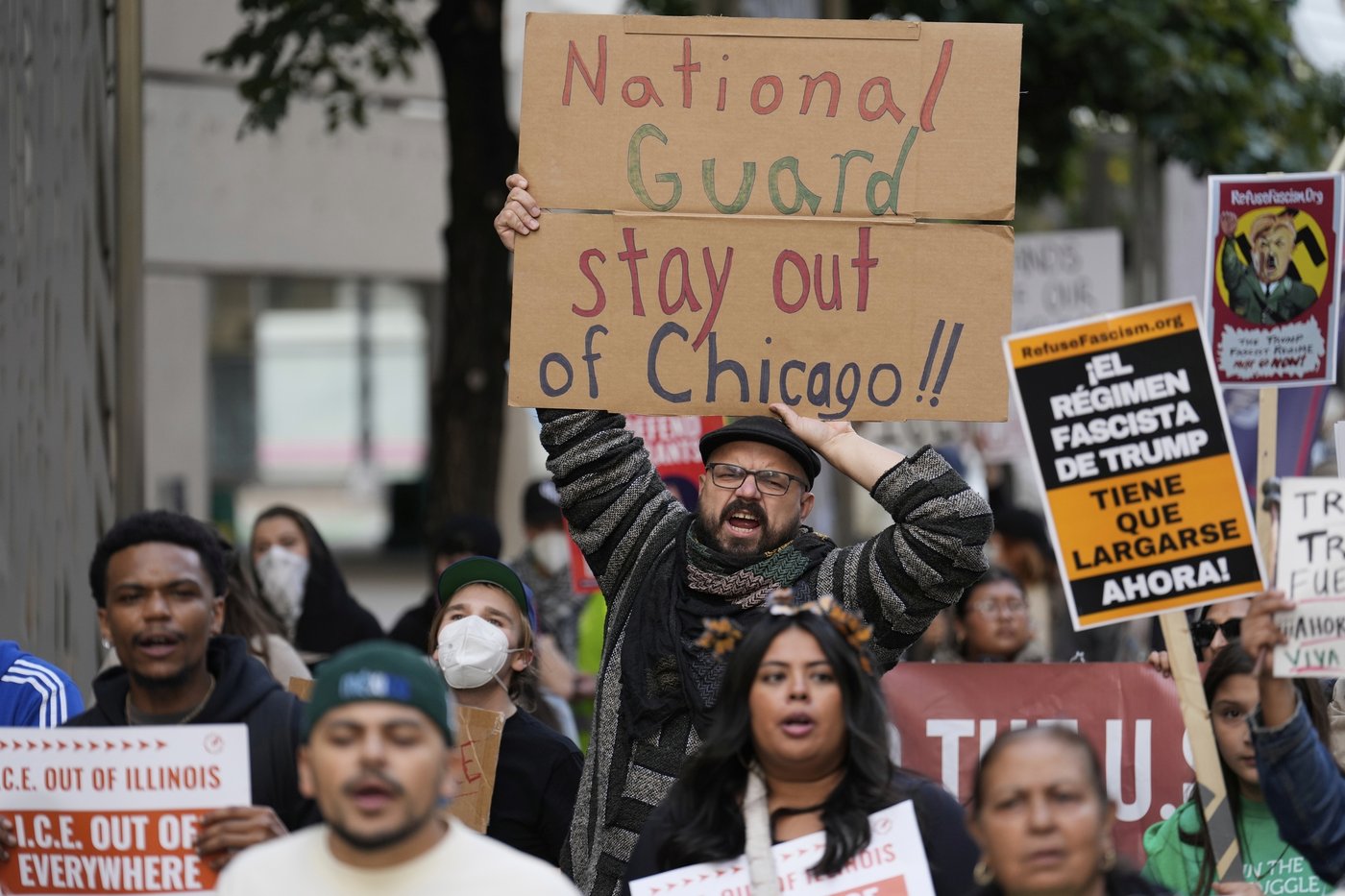 Photos capture Chicagoans’ protest against ICE and Trump’s intervention plans | iNFOnews.ca
