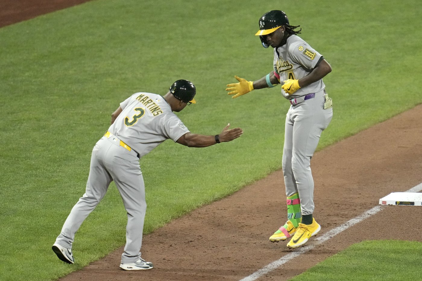 Butler and Kurtz homer to lead the Athletics past the Pirates, 4-3 | iNFOnews.ca